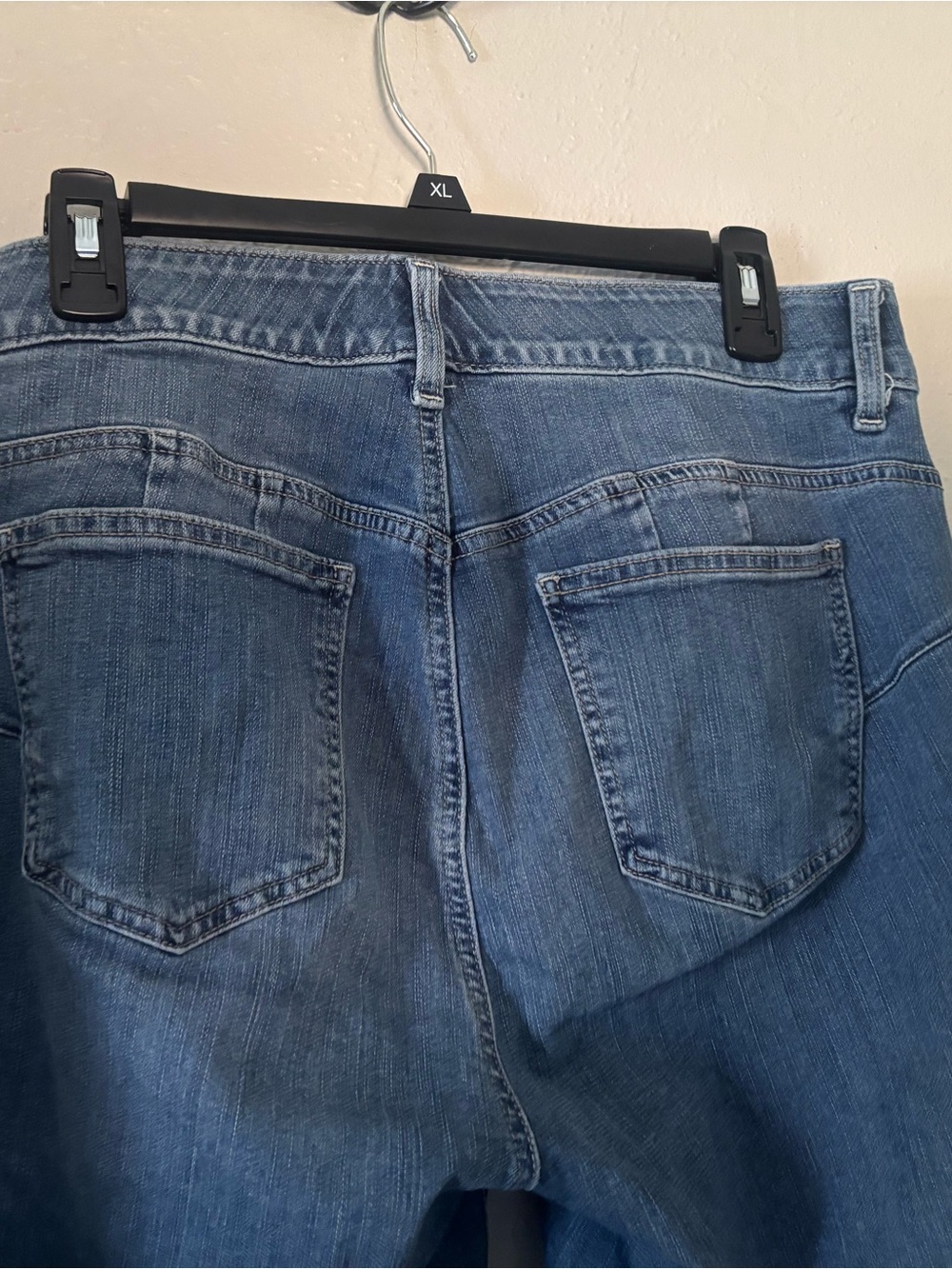 Size 12R Torrid Bombshell shape wear
Jeans - Picture 5 of 8